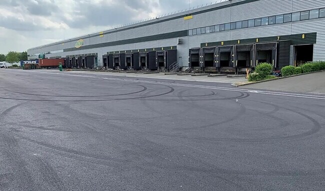 Plus de détails pour Industriel/Logistique à louer