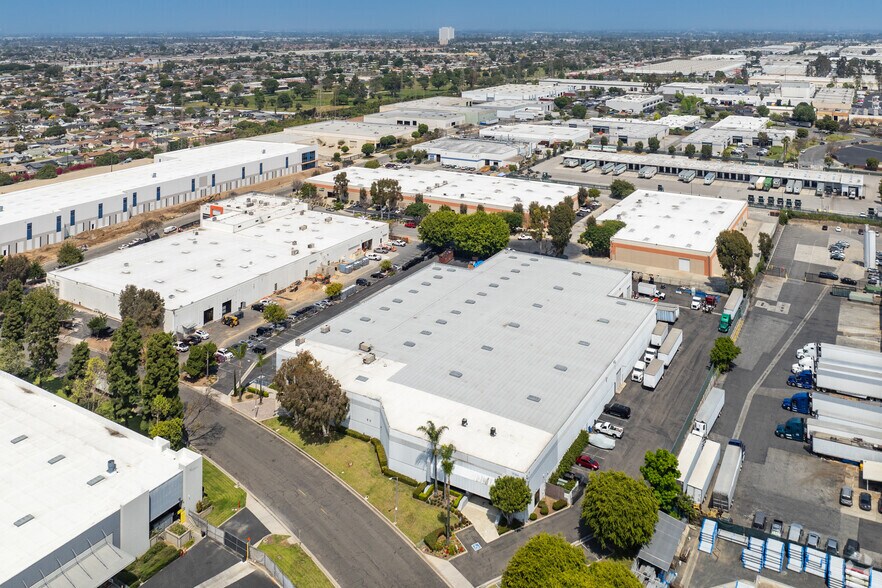 17050-17100 S Margay Ave, Carson, CA à louer - Photo de l’immeuble – Image 1 sur 7