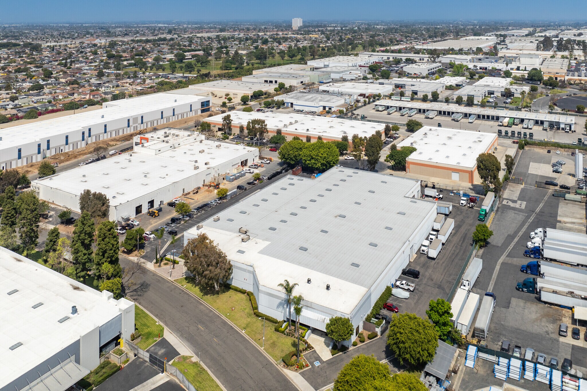 17050-17100 S Margay Ave, Carson, CA à louer Photo de l’immeuble– Image 1 sur 8