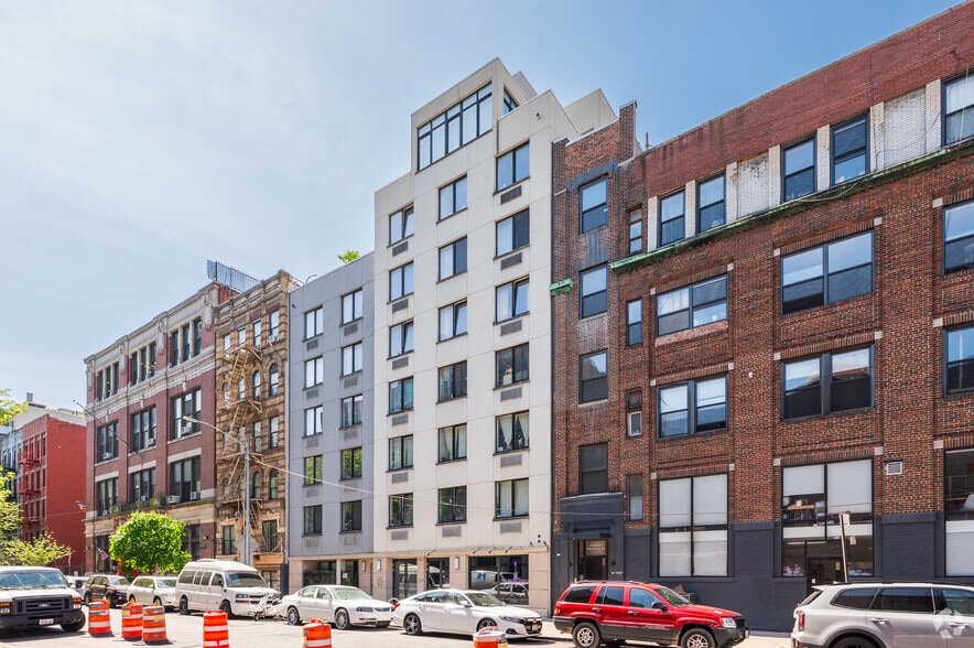 308 E 109th St, New York, NY à vendre - Photo de l’immeuble – Image 3 sur 5