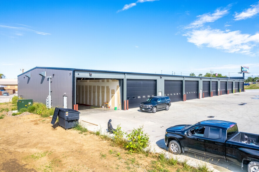 1601 E Army Post Rd, Des Moines, IA à louer - Photo de l’immeuble – Image 3 sur 4