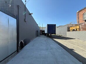 147-155 Mission Rd, Los Angeles, CA à louer Photo intérieure– Image 2 sur 2