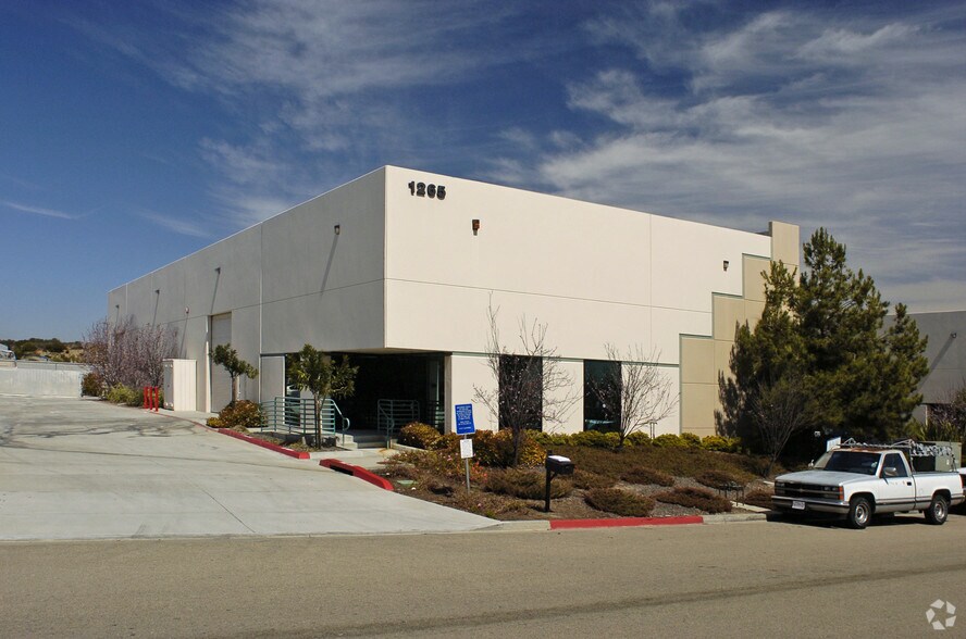 1265 Distribution Way, Vista, CA à louer - Photo de l’immeuble – Image 3 sur 7