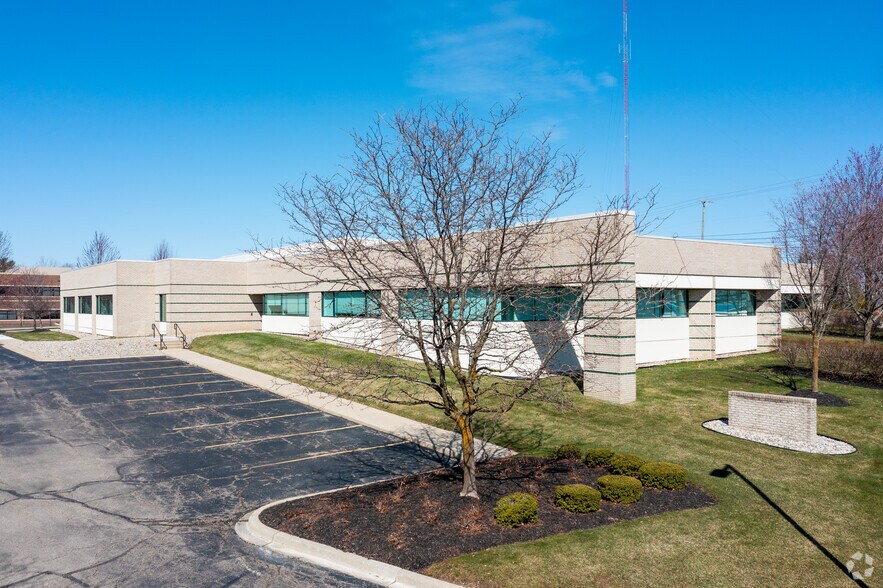 45525 Grand River Ave, Novi, MI à vendre - Photo de l’immeuble – Image 3 sur 7