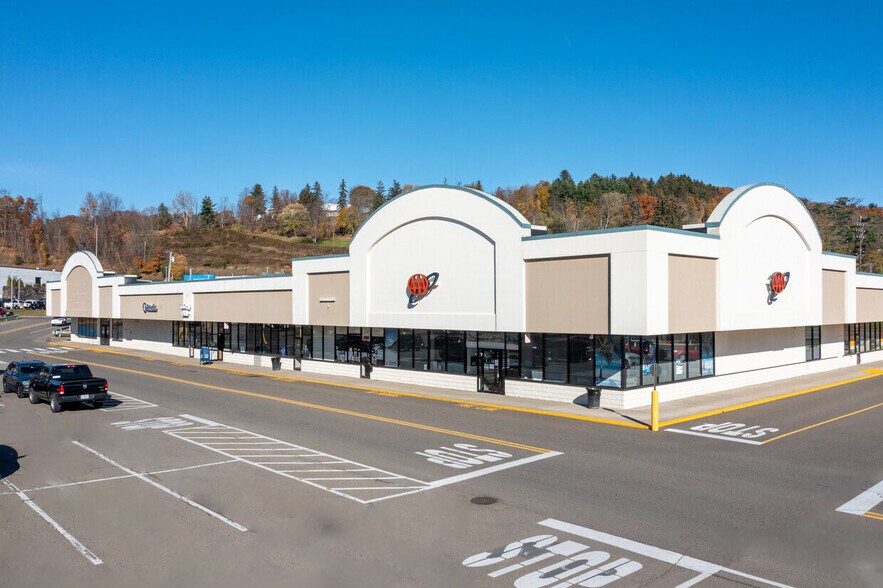 3701 Vestal Pky E, Vestal Township, NY à louer - Photo de l’immeuble – Image 3 sur 9