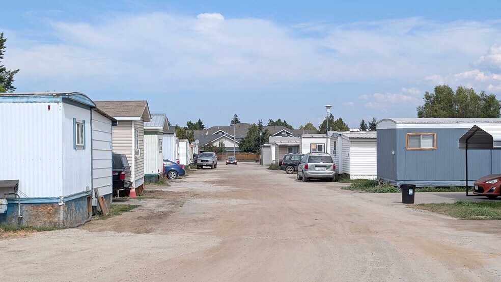 2025 N 10th St, Cranbrook, BC à vendre - Photo de l’immeuble – Image 2 sur 22