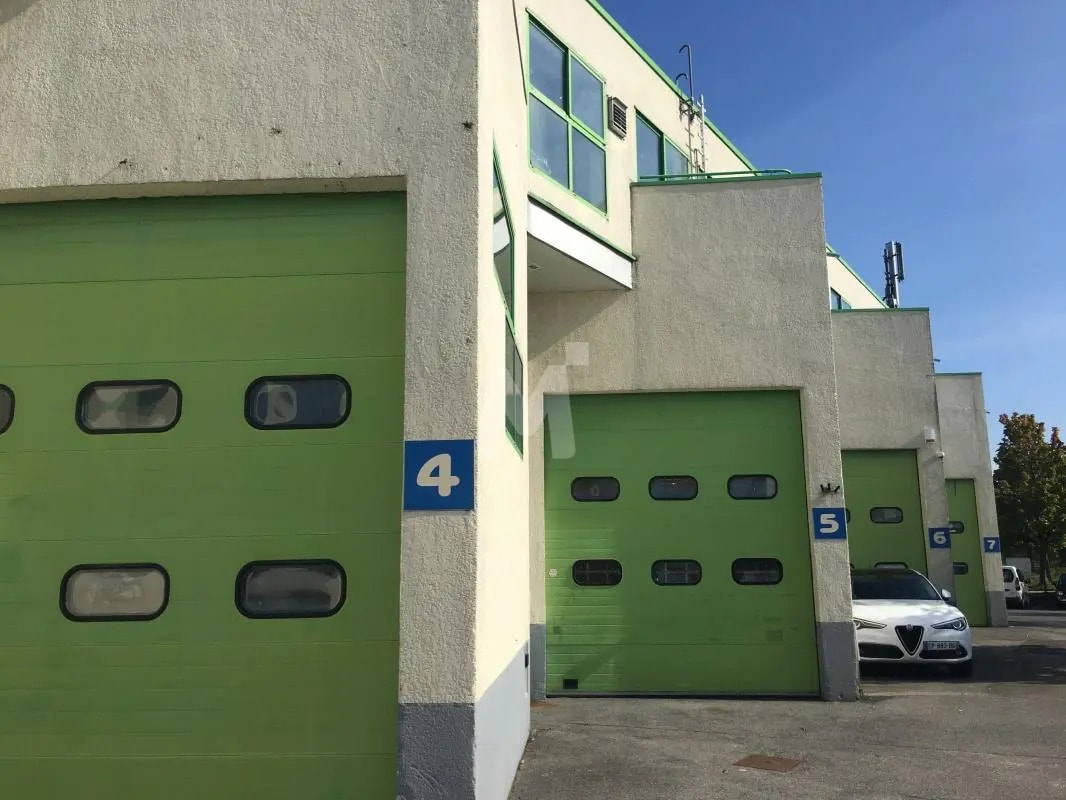 Local d’activités dans Combs-la-Ville à louer Photo de l’immeuble– Image 1 sur 15