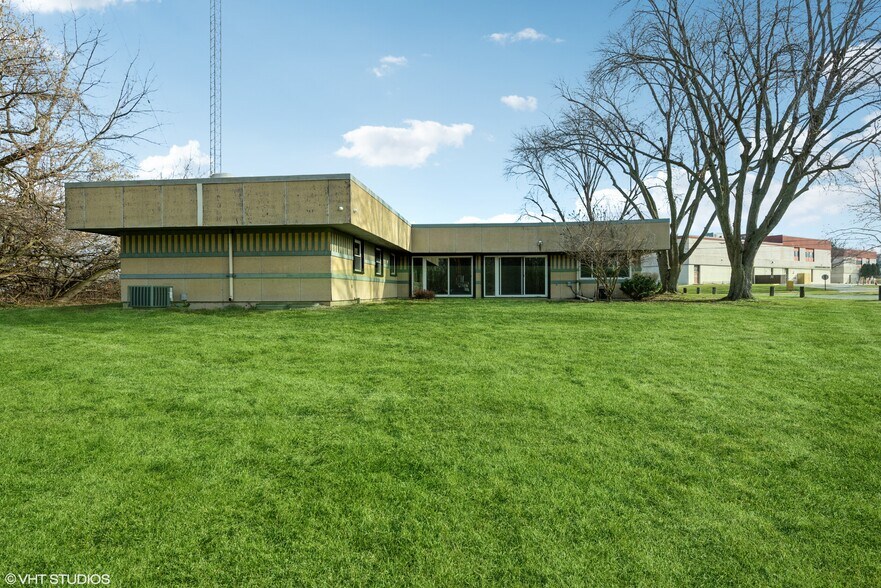 711 N 1st St, Dekalb, IL à louer - Photo de l’immeuble – Image 3 sur 42