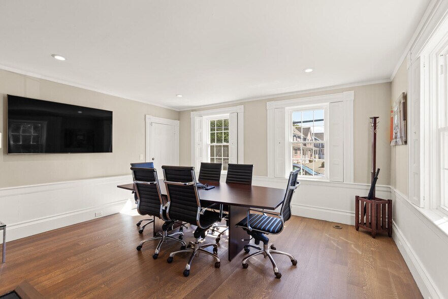 15 Cherry St, Danvers, MA à vendre - Photo intérieure – Image 3 sur 14