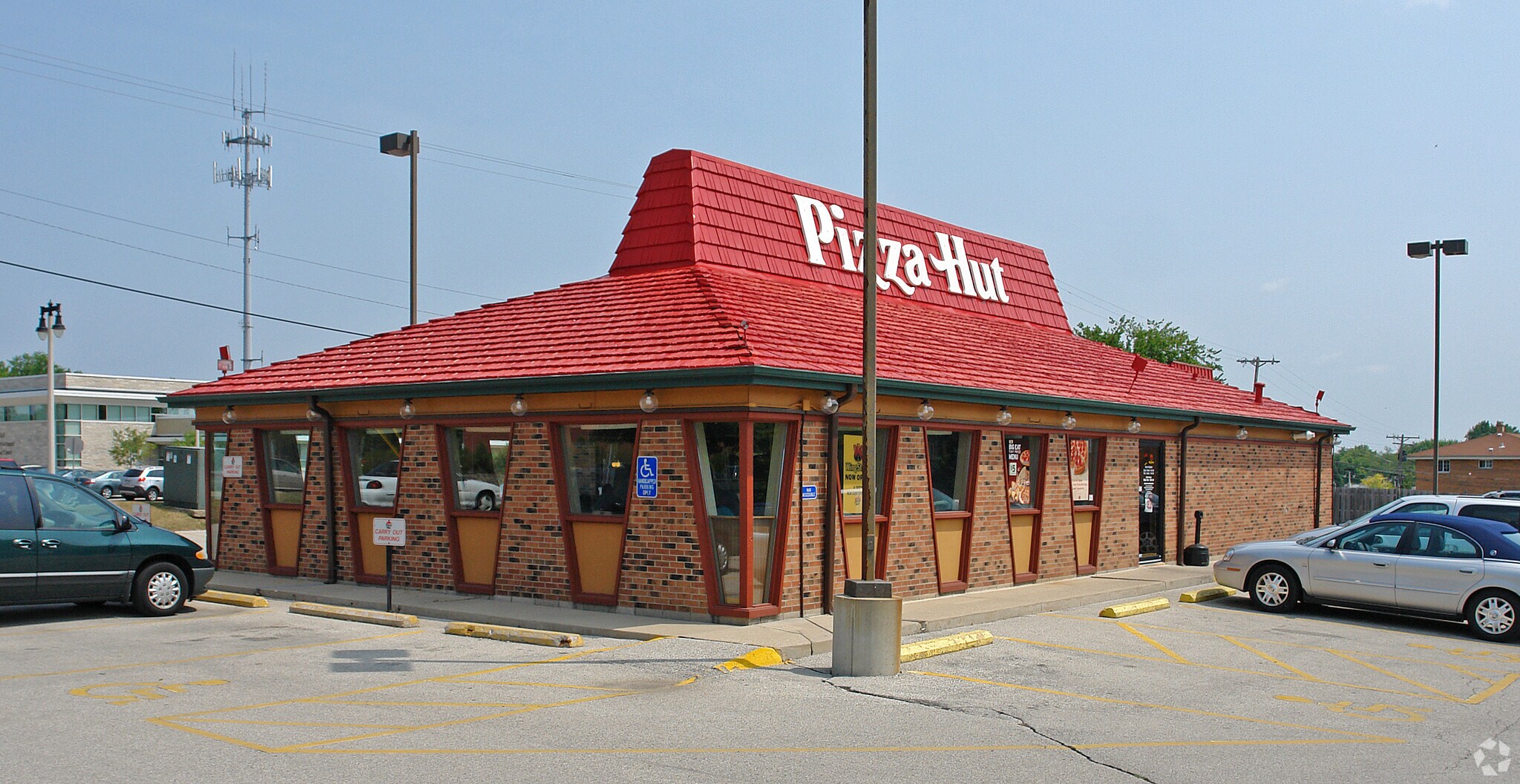 W156N8420 Pilgrim Rd, Menomonee Falls, WI à vendre Photo principale– Image 1 sur 24