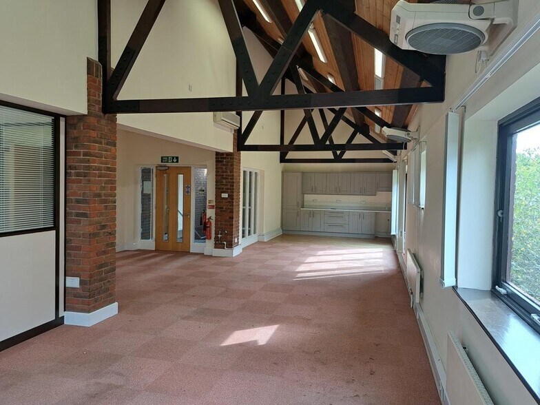 2401 Stratford Rd, Hockley Heath à vendre - Photo de l’immeuble – Image 2 sur 26