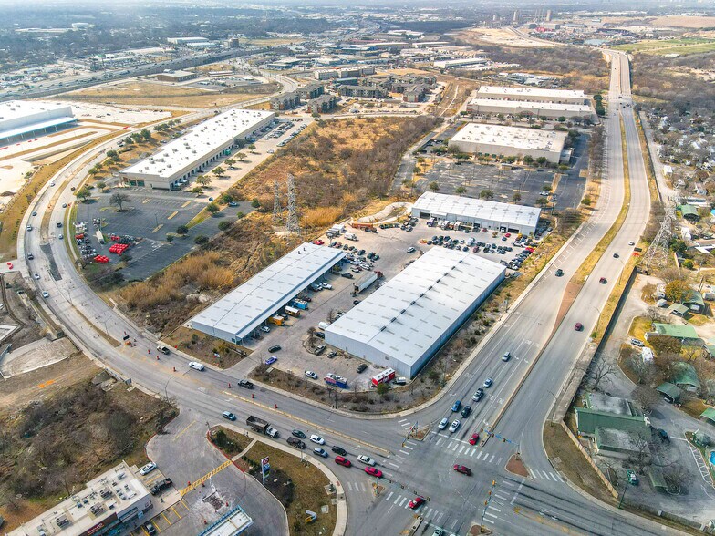 11911 Crosswinds Way, San Antonio, TX à louer - Photo de l’immeuble – Image 3 sur 9