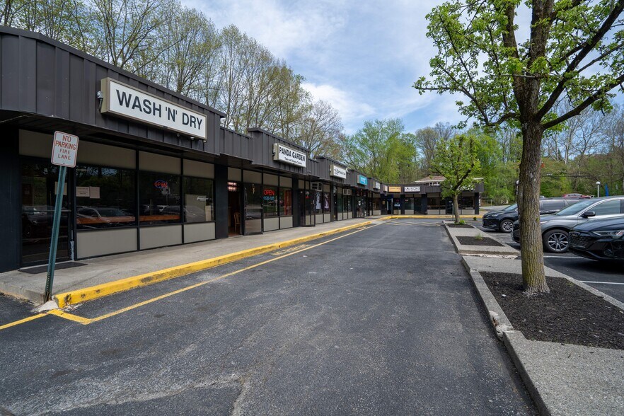 1220 Oregon Rd, Cortlandt Manor, NY à vendre - Photo de l’immeuble – Image 2 sur 9