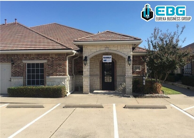 5926 W Parker Rd, Plano, TX à louer - Photo de l’immeuble – Image 3 sur 5