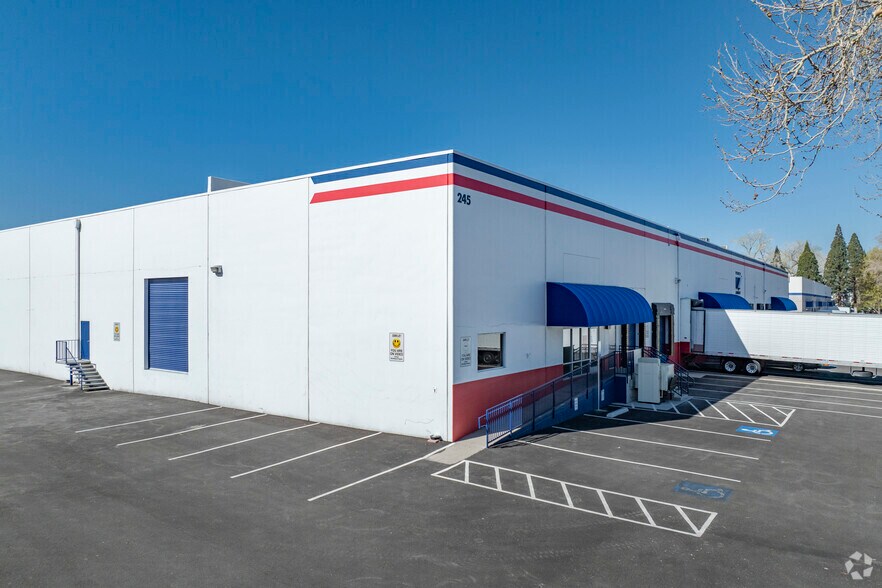 245 Coney Island Dr, Sparks, NV à vendre - Photo de l’immeuble – Image 2 sur 8
