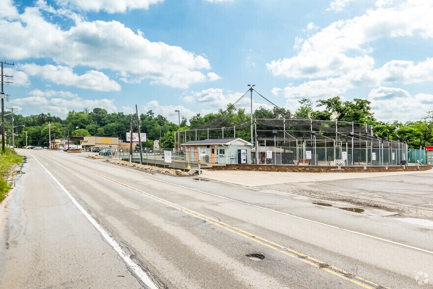 4635 Buttermilk Hollow Rd, West Mifflin, PA à vendre - Photo de l’immeuble – Image 2 sur 5