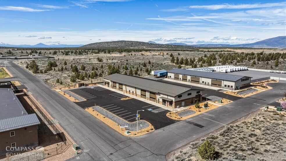 3951 SW Empire Dr, Prineville, OR à louer - Photo de l’immeuble – Image 3 sur 15
