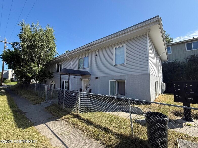 1075 Eagle St, Anchorage, AK à vendre - Photo principale – Image 1 sur 19