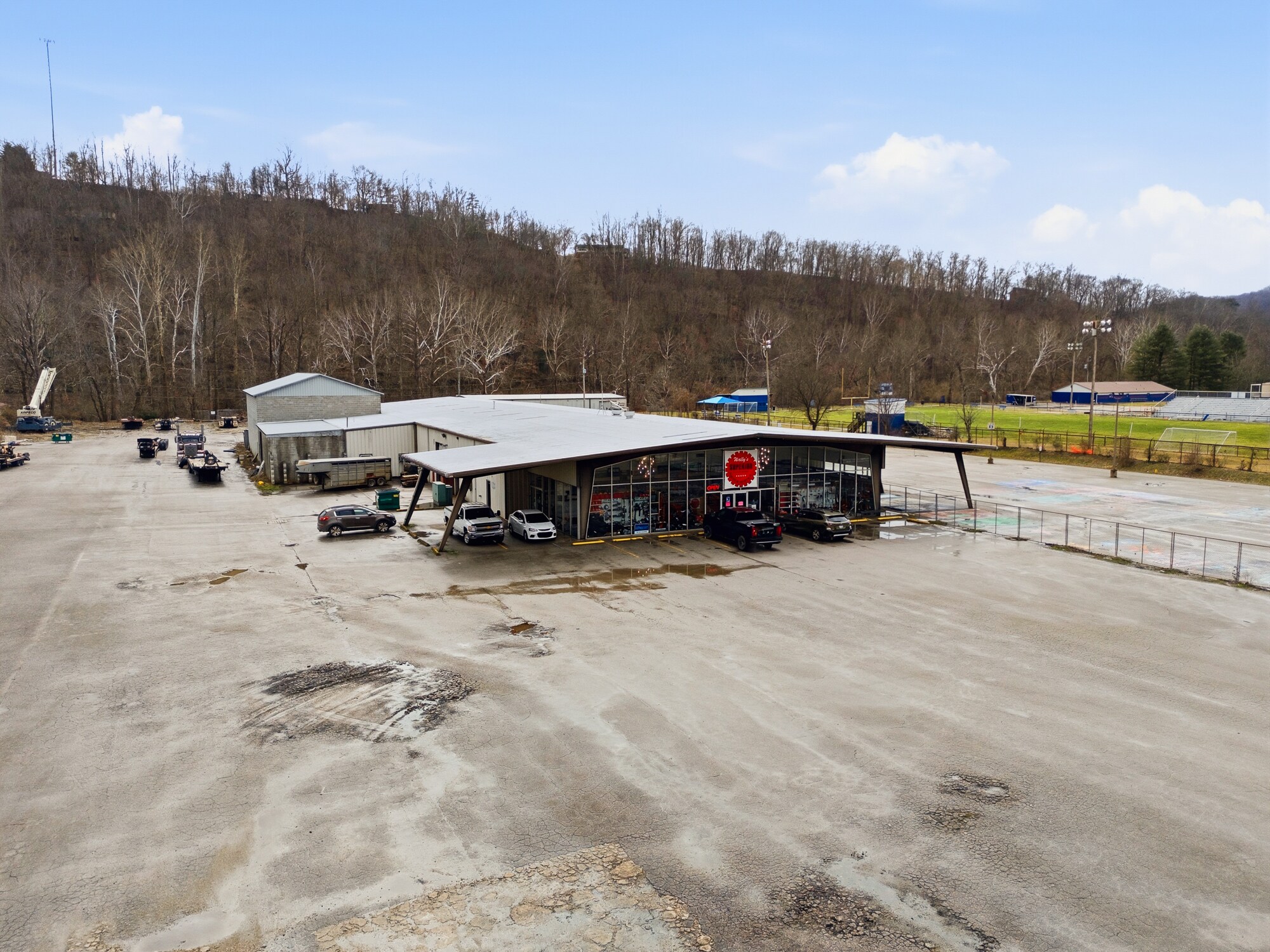 5105 Elk River Rd, Elkview, WV à vendre Photo de l’immeuble– Image 1 sur 25