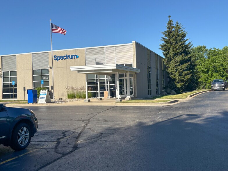 3355 Walker Ave NW, Grand Rapids, MI à vendre - Photo de l’immeuble – Image 2 sur 8