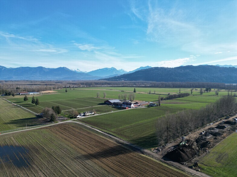 9974 Tremblay Rd, Deroche, BC à vendre - Photo de l’immeuble – Image 2 sur 35
