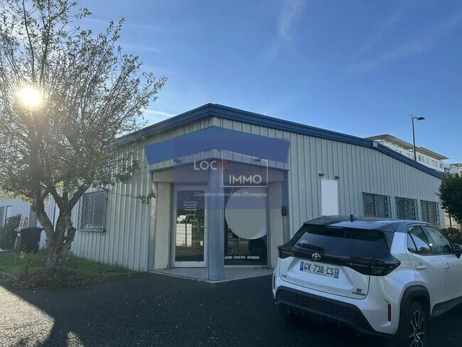 Plus de détails pour Local d'activités à louer