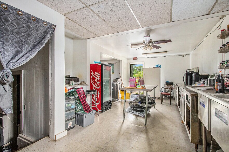 952 Pipestone St, Benton Harbor, MI à vendre - Photo de l’immeuble – Image 3 sur 16