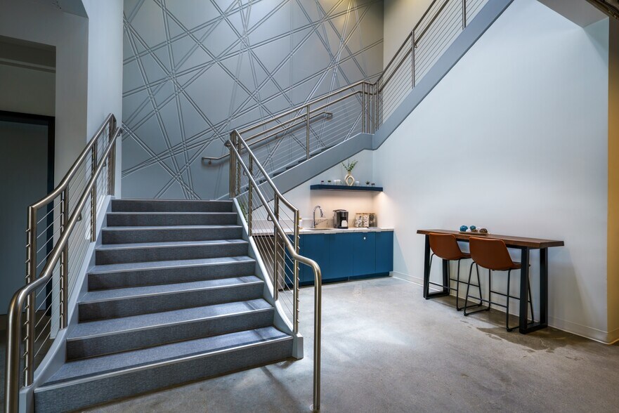 5931 Priestly Dr, Carlsbad, CA à louer - Photo de l’immeuble – Image 3 sur 10