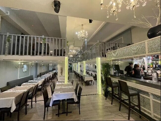 Plus de détails pour Local commercial à louer