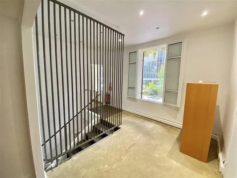Bureau dans Neuilly-sur-Seine à louer - Photo de l’immeuble – Image 3 sur 9