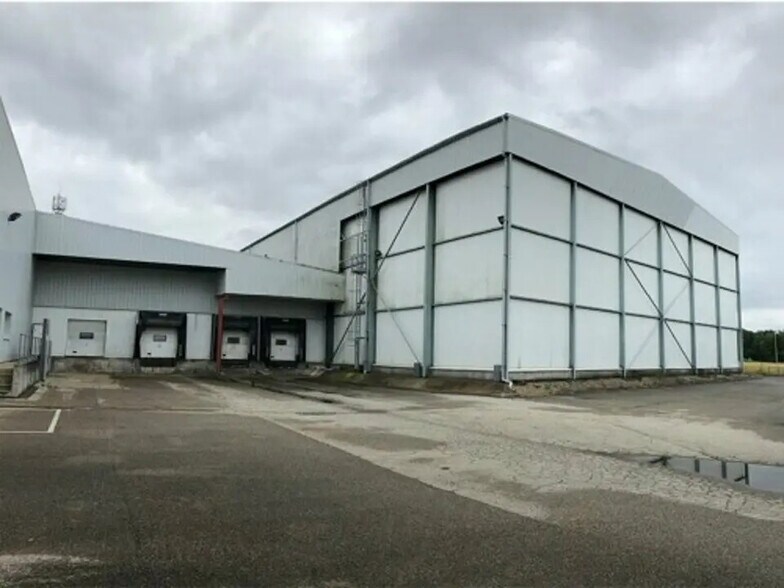 Local d'activités dans Saint-Étienne-du-Bois à vendre - Photo de l’immeuble – Image 1 sur 3