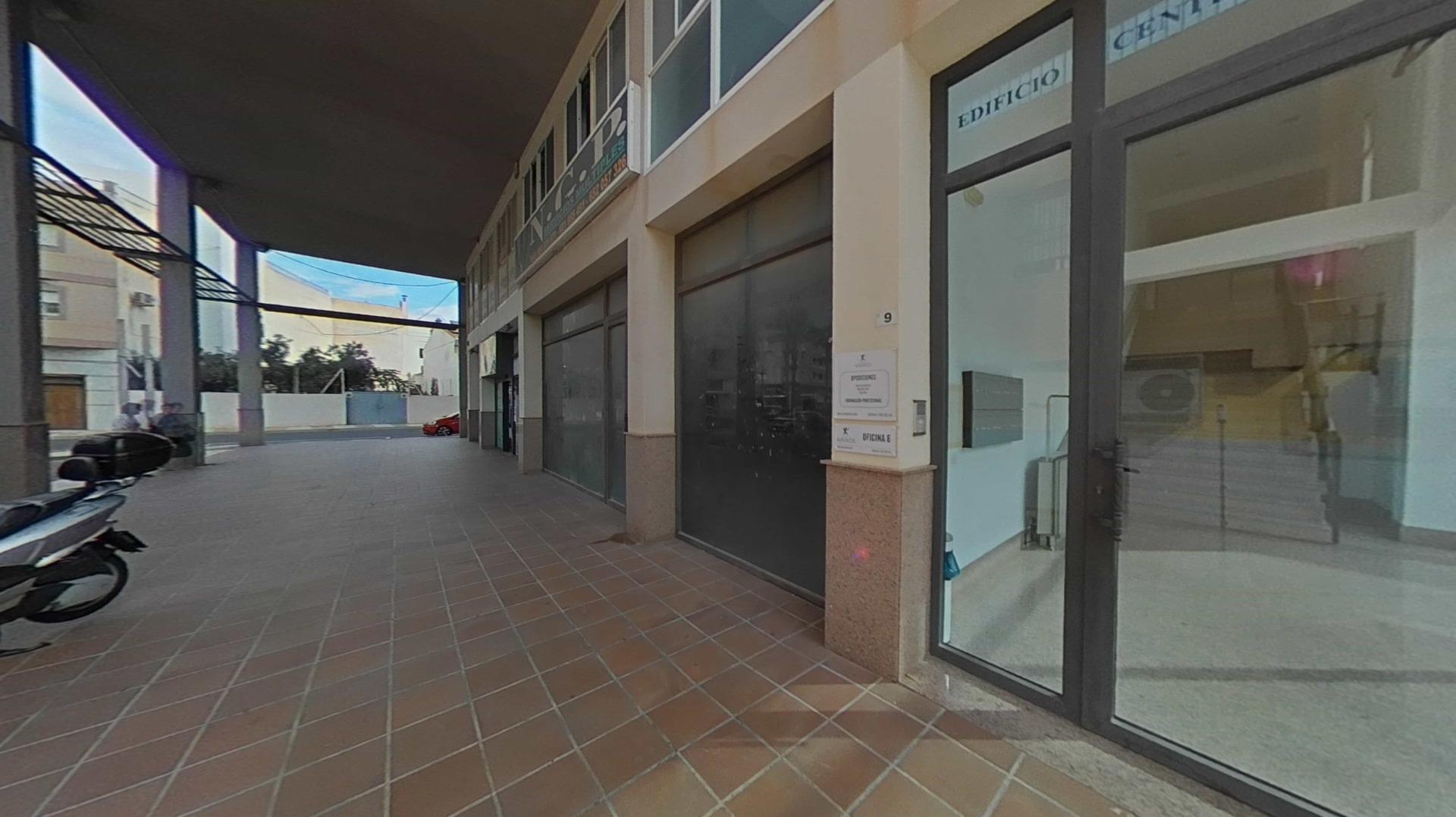 Bureau dans Roquetas de Mar, Almería à vendre Photo de l’immeuble– Image 1 sur 32