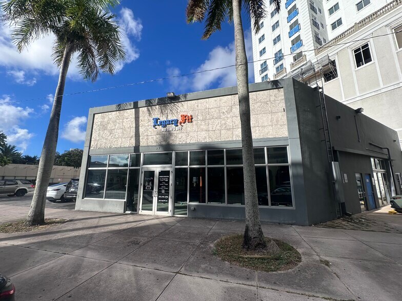22 Merrick Way, Coral Gables, FL à louer - Photo de l’immeuble – Image 2 sur 6