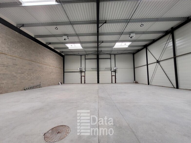 Industriel/Logistique dans Montereau-sur-le-Jard à vendre - Photo de l’immeuble – Image 3 sur 5