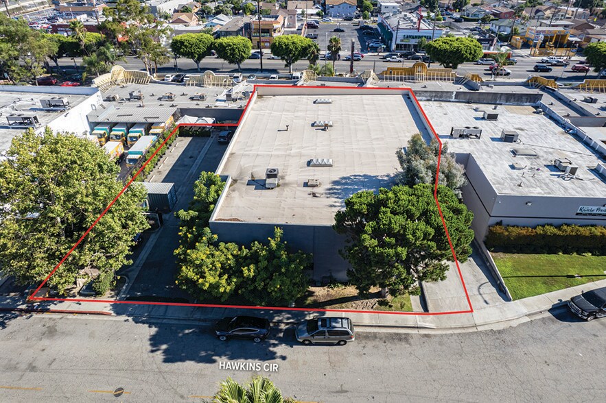 2000-2020 Hawkins Cir, Los Angeles, CA à louer - Photo de l’immeuble – Image 3 sur 15
