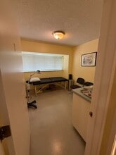 747 Altos Oaks Dr, Los Altos, CA à louer Photo intérieure– Image 1 sur 4