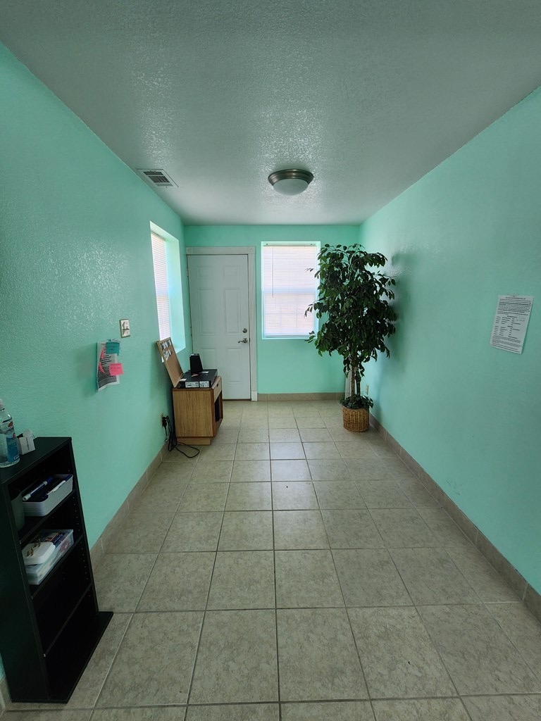 1018 E 3rd St, Pecos, TX à louer Photo intérieure– Image 1 sur 5
