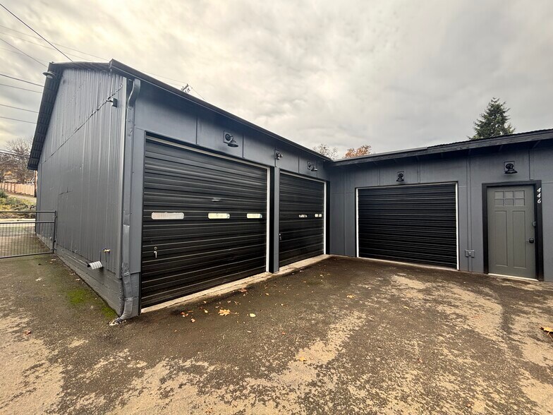 446 McClaine St, Silverton, OR à louer - Photo de l’immeuble – Image 3 sur 49