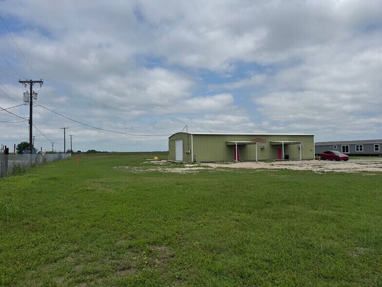3601 E 4th St, Taylor, TX à louer - Photo de l’immeuble – Image 3 sur 15