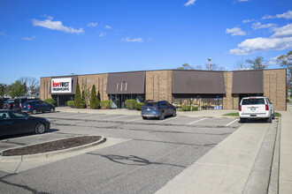 102-132 N Leroy St, Fenton, MI à louer Photo de l’immeuble– Image 2 sur 25