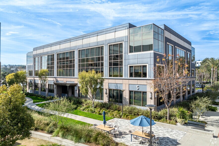 5 Polaris Way, Aliso Viejo, CA à vendre - Photo de l’immeuble – Image 3 sur 12