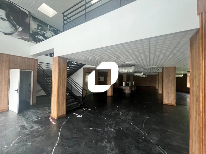 Local commercial dans Valenciennes à louer - Photo de l’immeuble – Image 1 sur 11