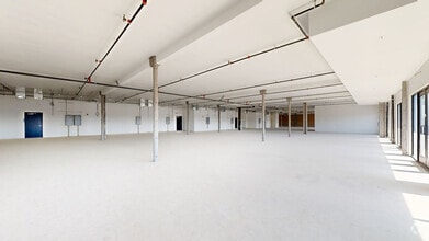 13755-13811 Roscoe Blvd, Panorama City, CA à louer Numérisation 3D Matterport– Image 1 sur 6