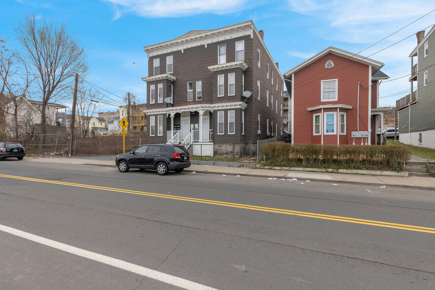 675 S Main St, Waterbury, CT à vendre - Photo principale – Image 1 sur 5