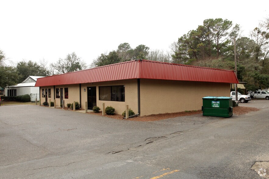 130 Mathews Dr, Hilton Head Island, SC à vendre - Photo de l’immeuble – Image 2 sur 4