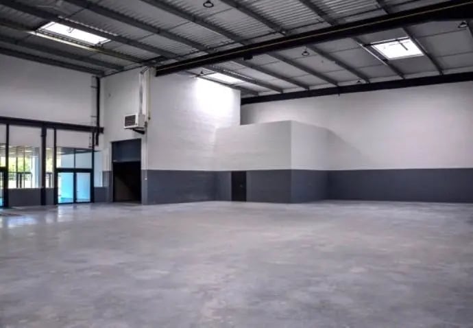 Local d'activités dans Marignane à vendre - Photo intérieure – Image 2 sur 4