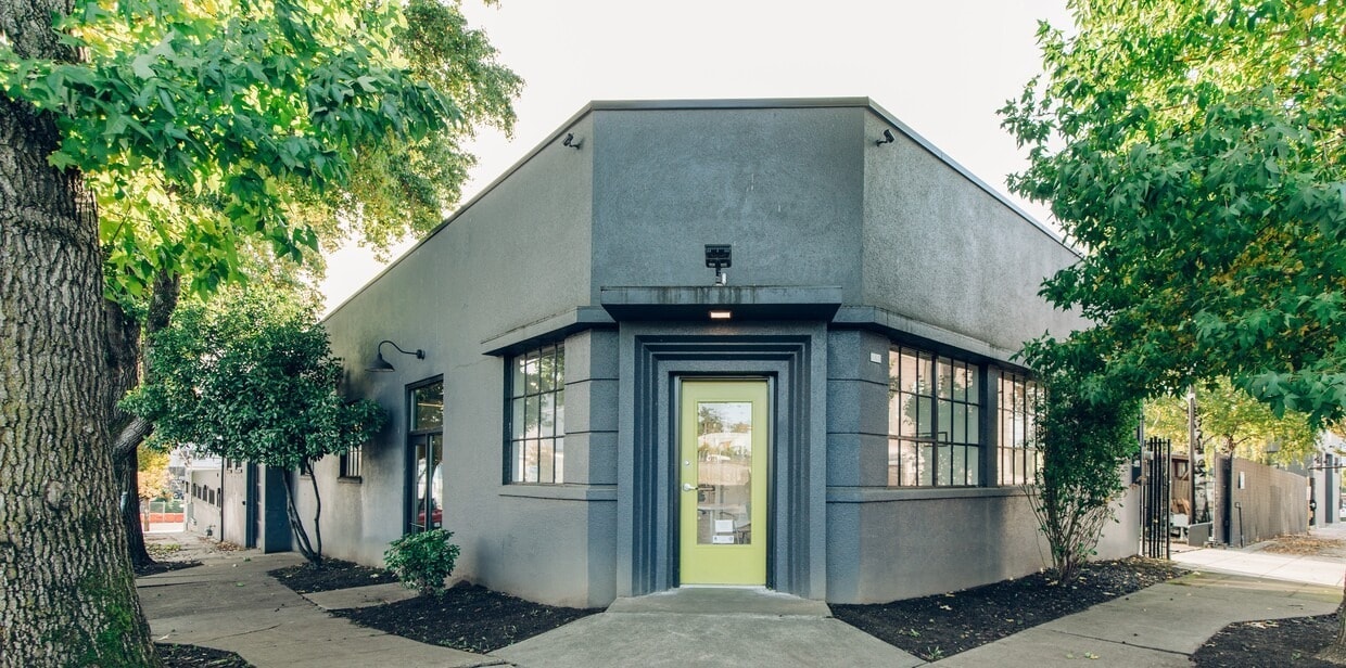 840 SE Washington St, Portland, OR à vendre Photo principale– Image 1 sur 17