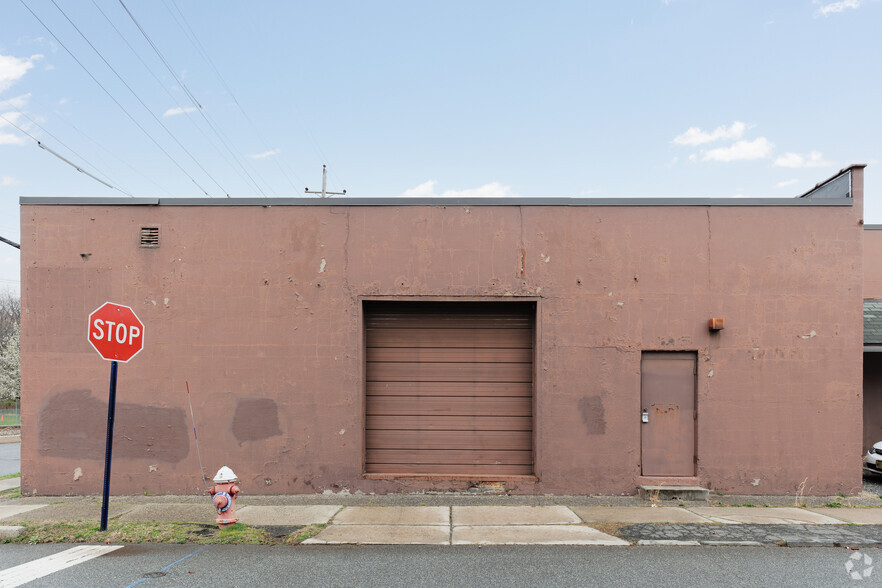 200-204 Railroad Ave, Hackensack, NJ à louer - Photo de l’immeuble – Image 3 sur 5