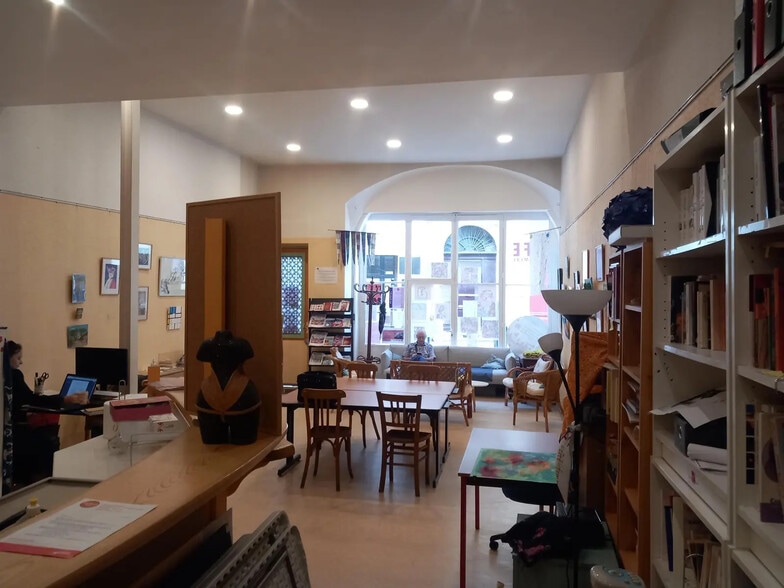 Local commercial dans Bordeaux à louer - Photo de l’immeuble – Image 3 sur 4