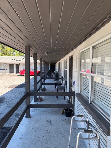 1821 13th St W, Bradenton, FL à vendre - Photo de l’immeuble – Image 2 sur 8